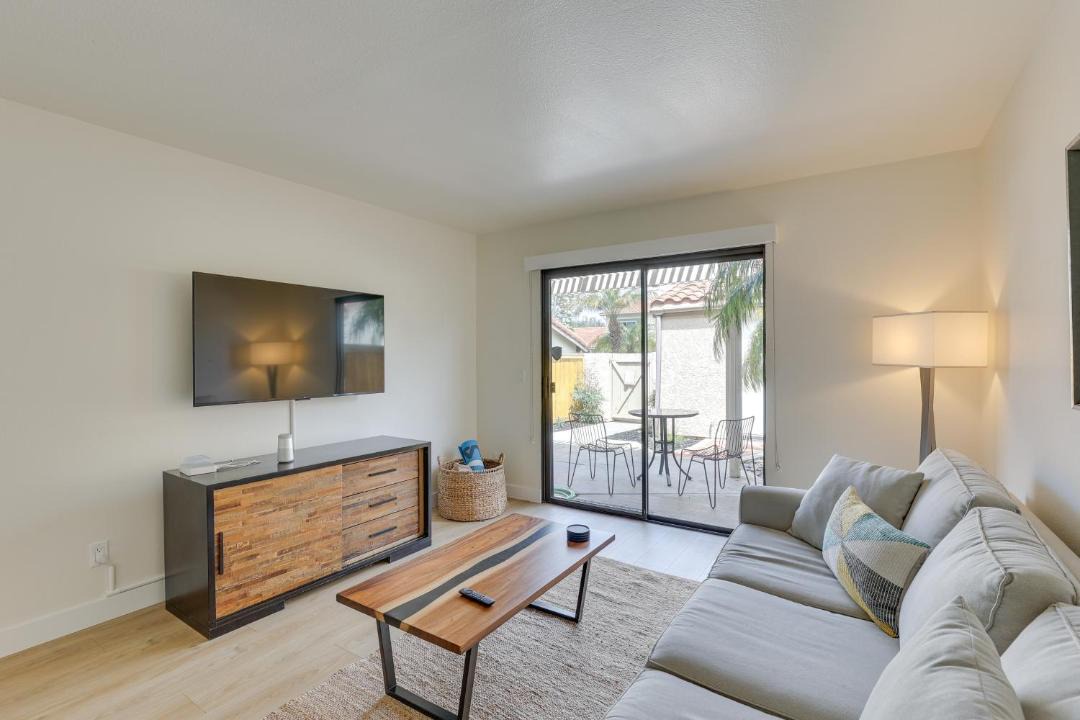 Photo of Livingroom in Spinnaker Hill