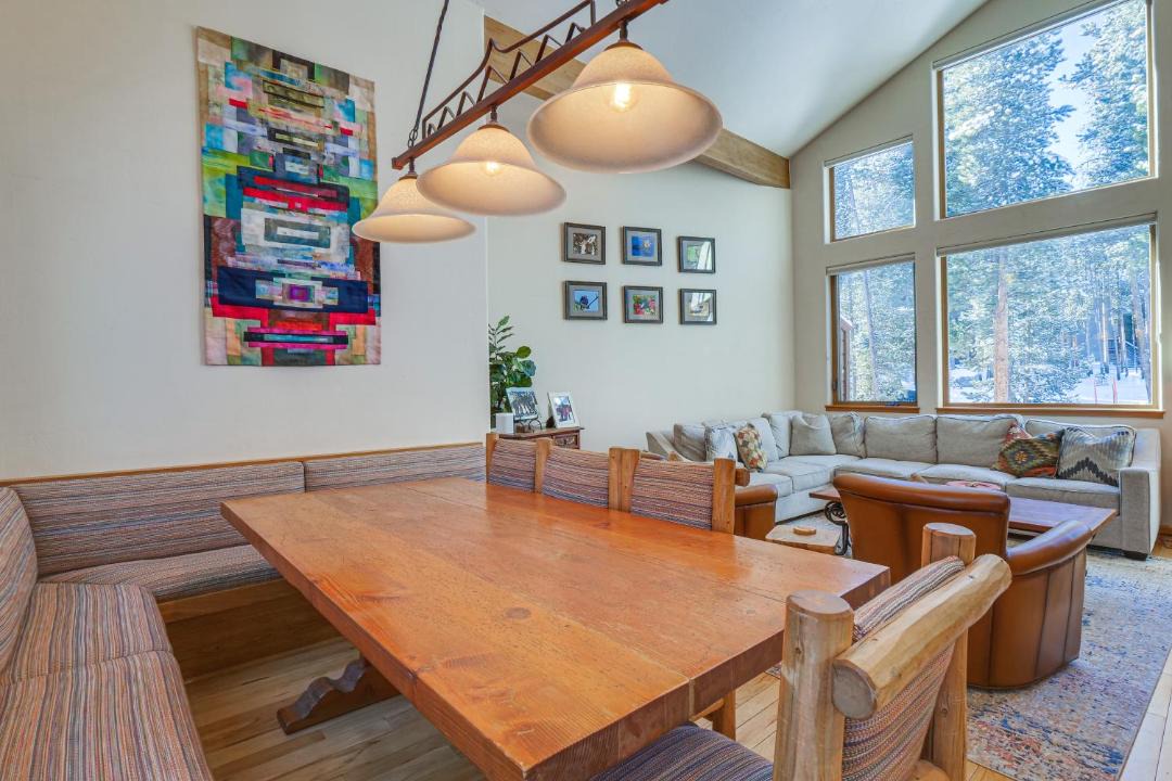 Photo of Livingroom in Warrior's Mark West