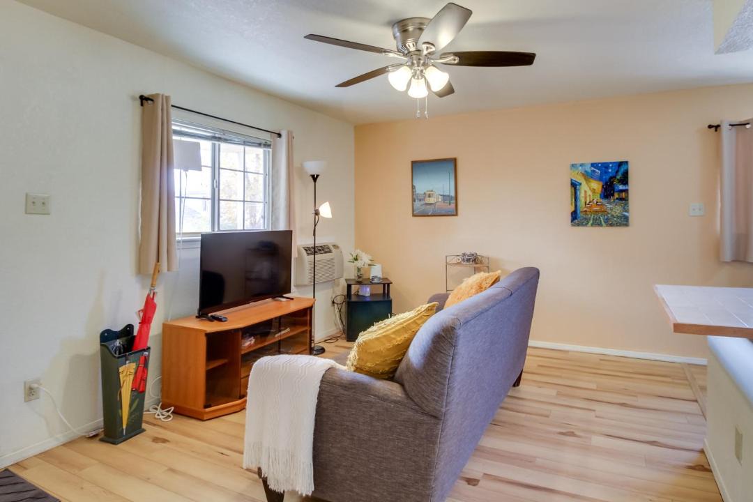 Photo of Livingroom in Raynolds Addition