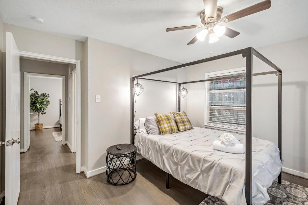 Photo of Bedroom in Pasadena
