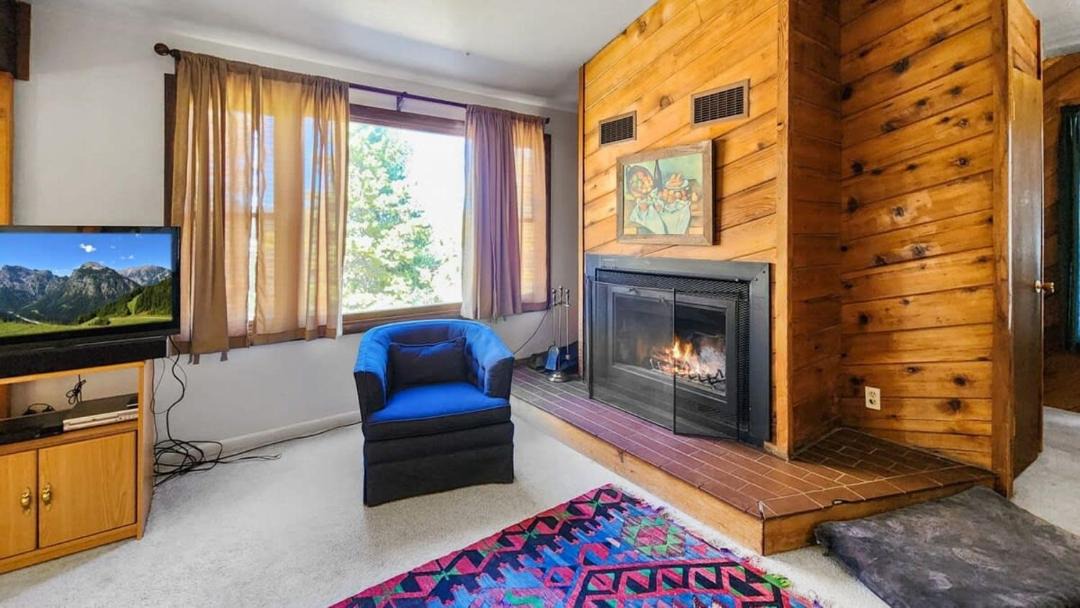 Photo of Livingroom in Summit Cove