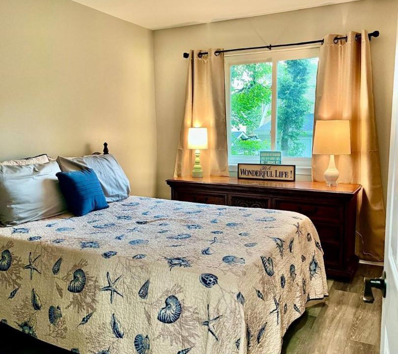 Photo of Bedroom in Edgewater