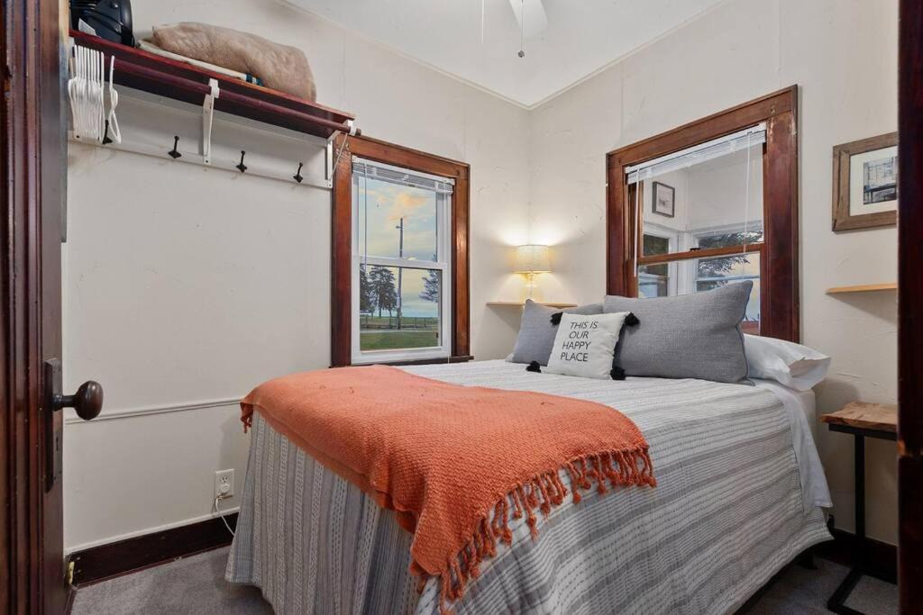 Photo of Bedroom in Black Wolf