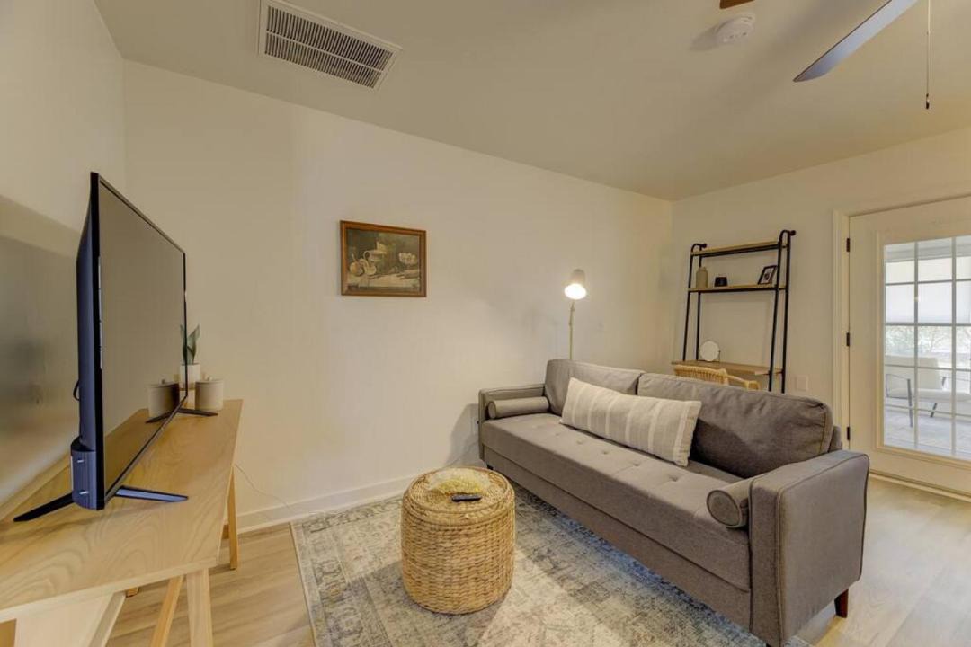 Photo of Livingroom in Earlewood