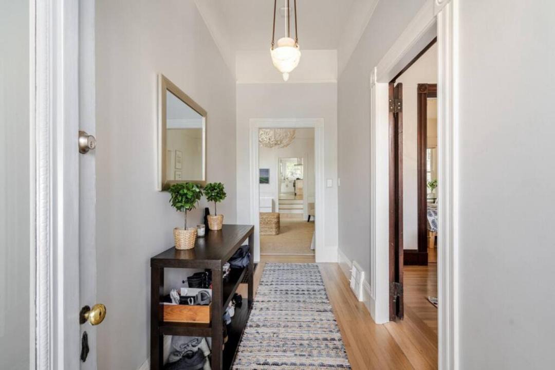 Photo of Livingroom in Hayes Valley