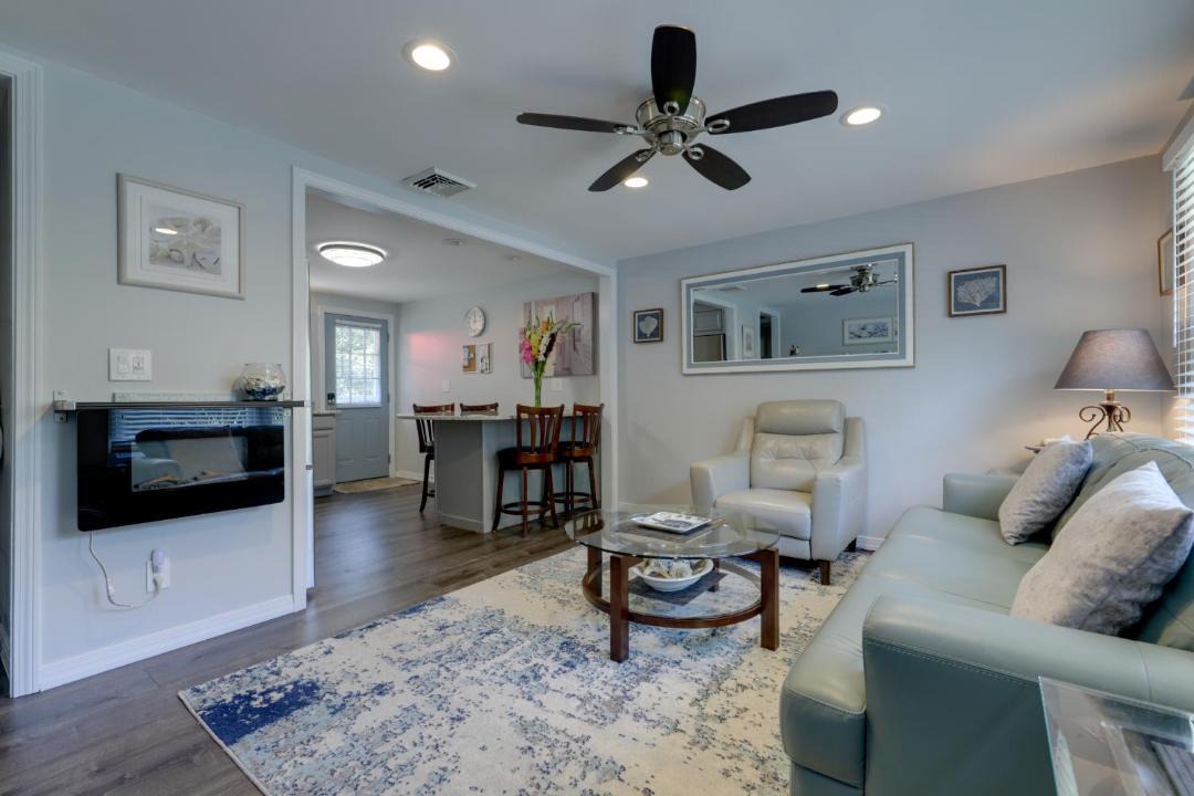 Photo of Livingroom in Niantic