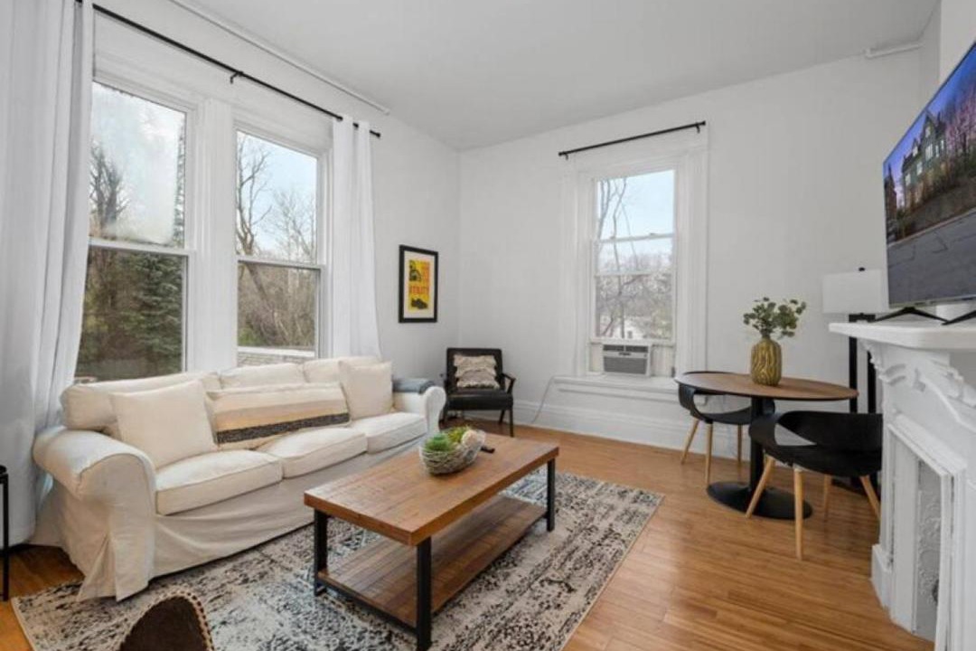 Photo of Livingroom in Mount Auburn