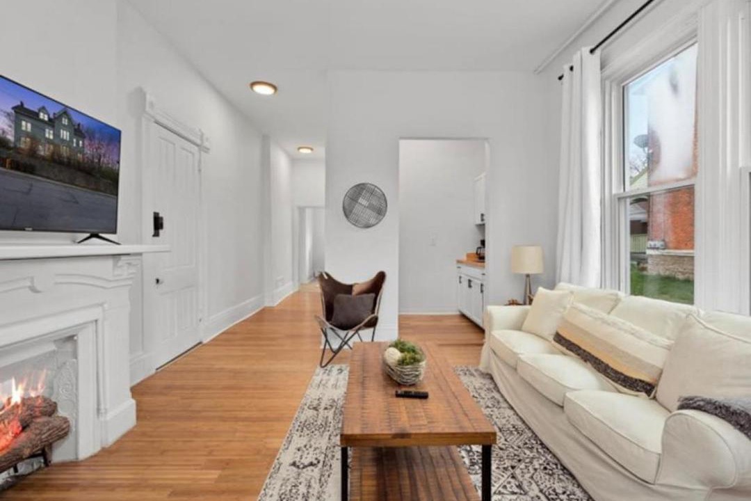 Photo of Livingroom in Mount Auburn