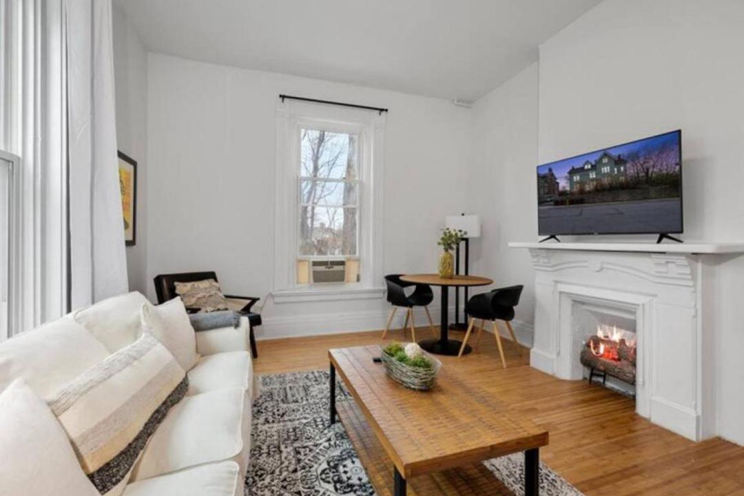 Photo of Livingroom in Mount Auburn