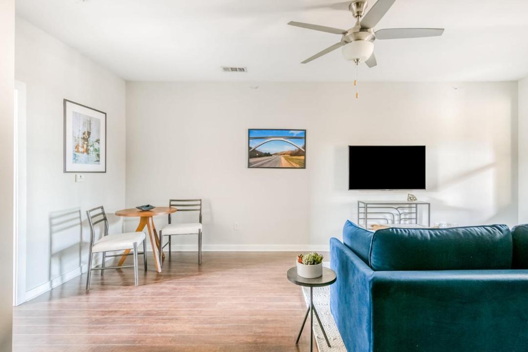 Photo of Livingroom in Music Row