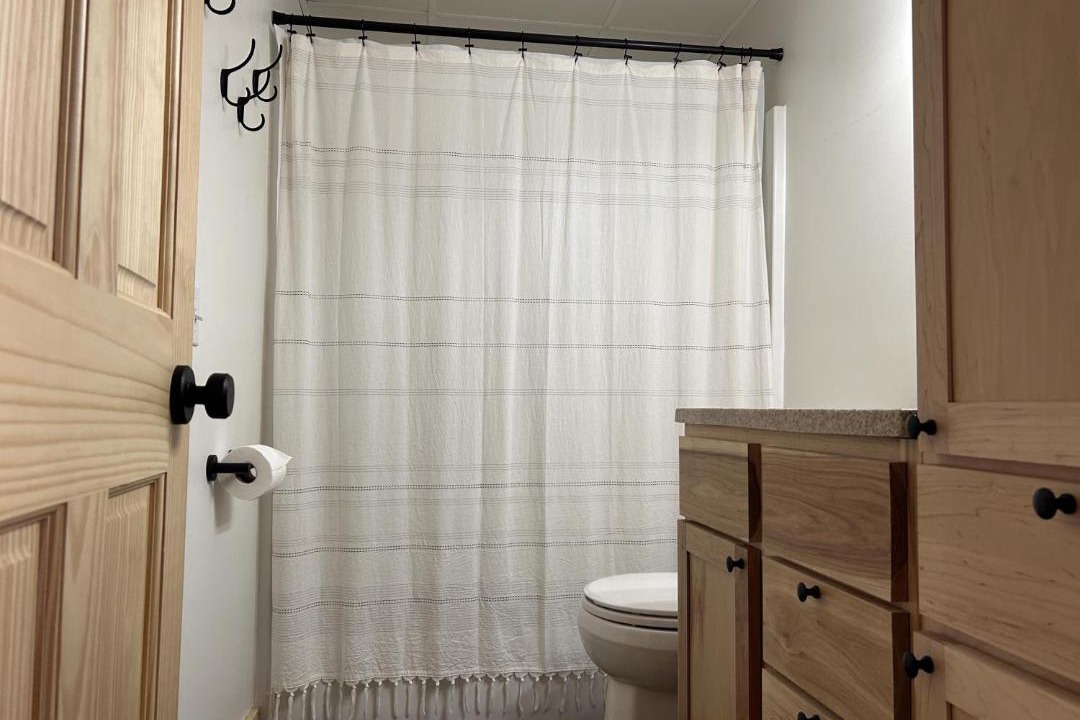 Photo of Bathroom in Alpine Lake