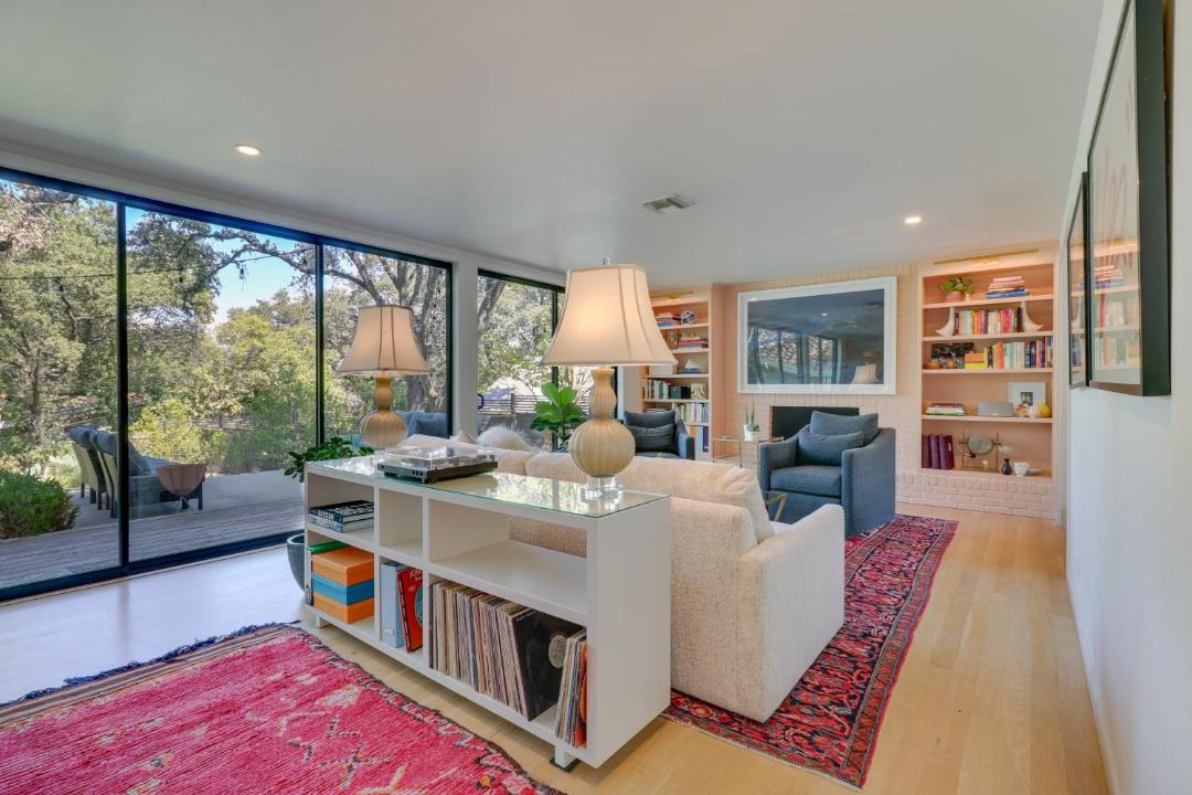 Photo of Livingroom in Barton Hills