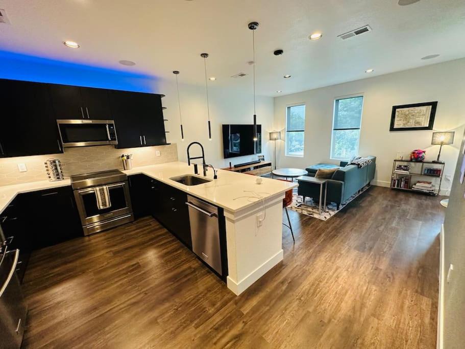 Photo of Livingroom in Five Points