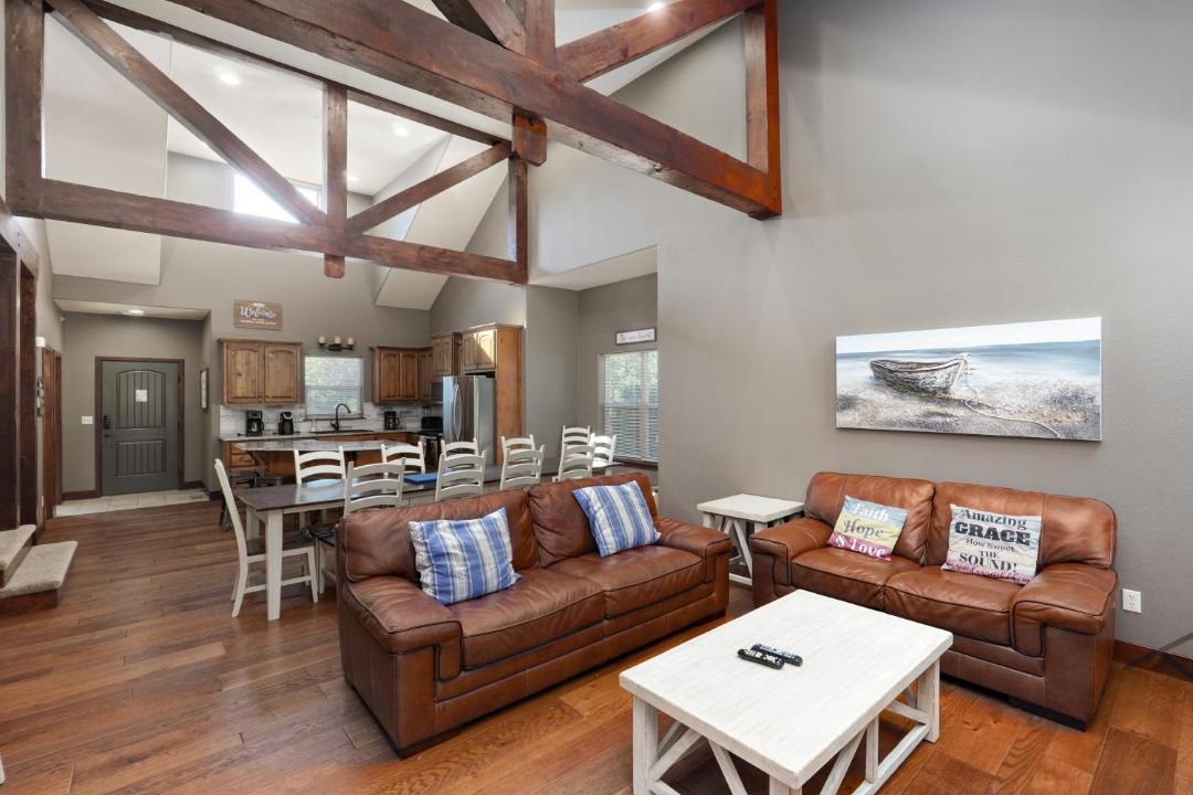 Photo of Livingroom in Hollister