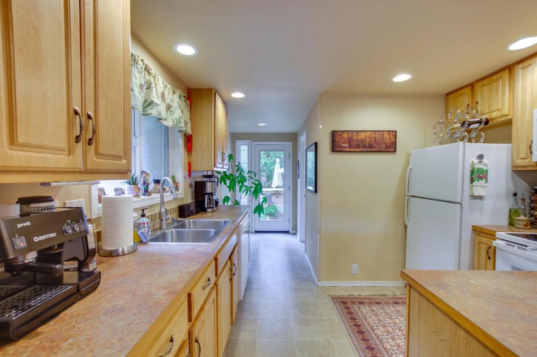 Photo of Kitchen in Gold Bar