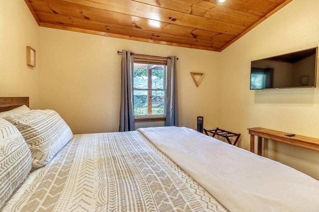 Photo of Bedroom in Robbinsville