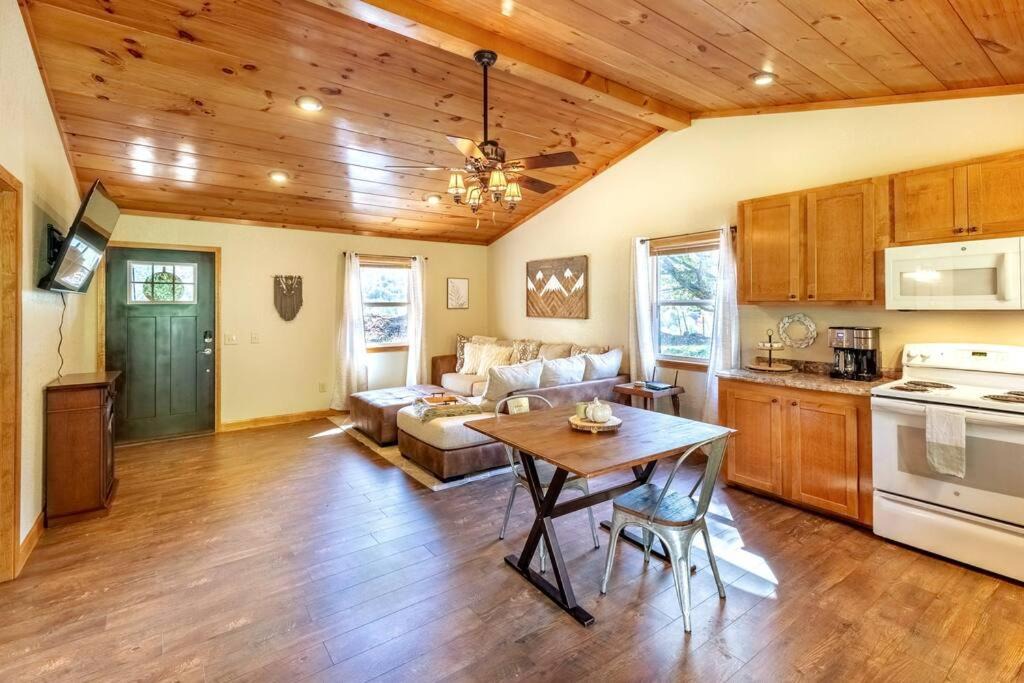 Photo of Livingroom in Robbinsville