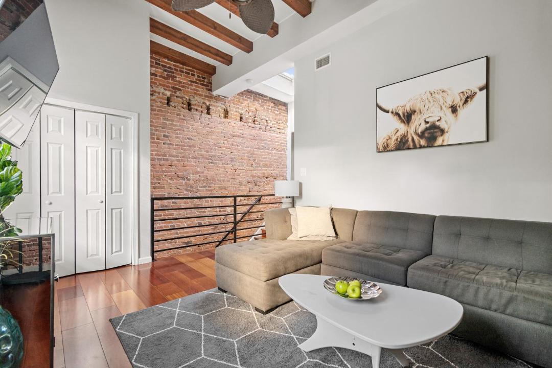 Photo of Livingroom in Navy Yard
