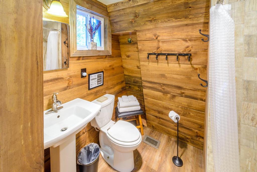 Photo of Bathroom in Meadow View Heights