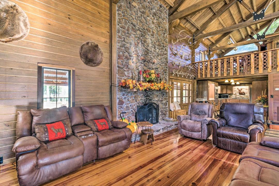 Photo of Livingroom in Wheeler