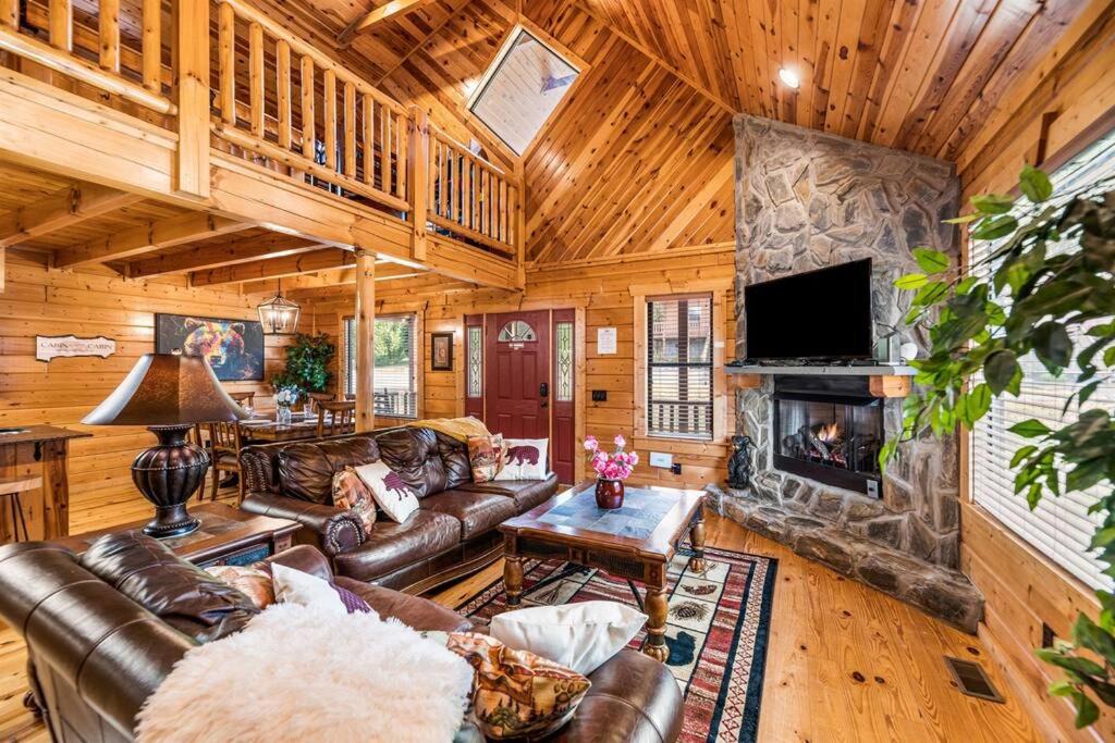Photo of Livingroom in White Oak Lodge