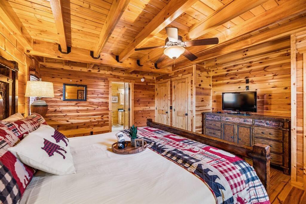 Photo of Bedroom in White Oak Lodge