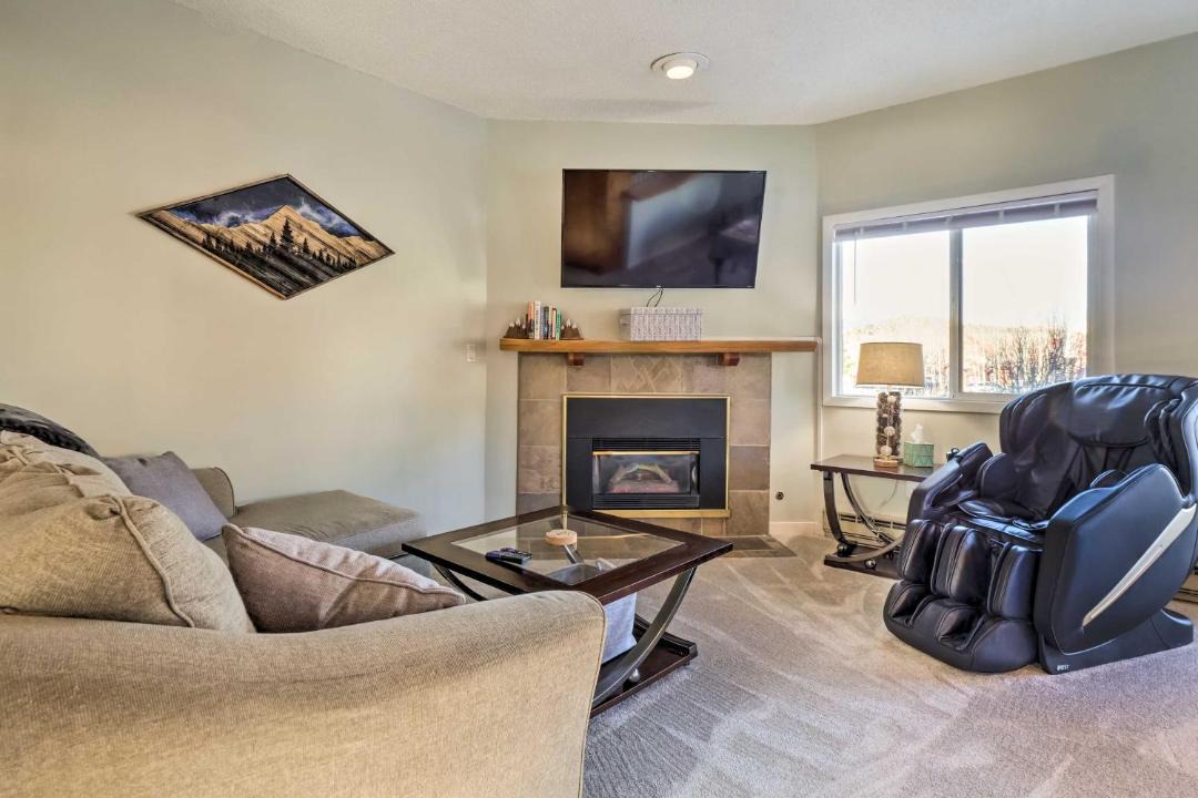 Photo of Livingroom in Summit Cove