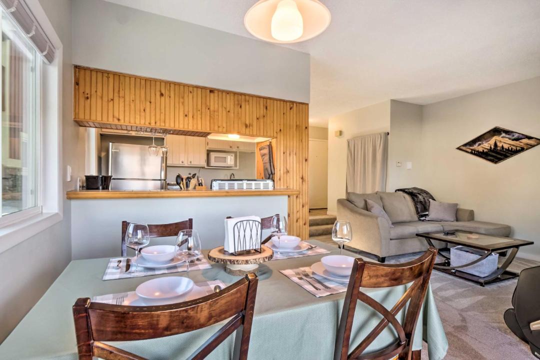 Photo of Livingroom in Summit Cove