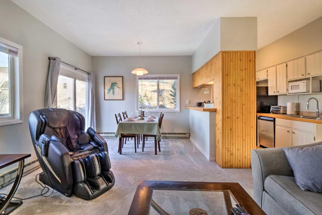 Photo of Livingroom in Summit Cove