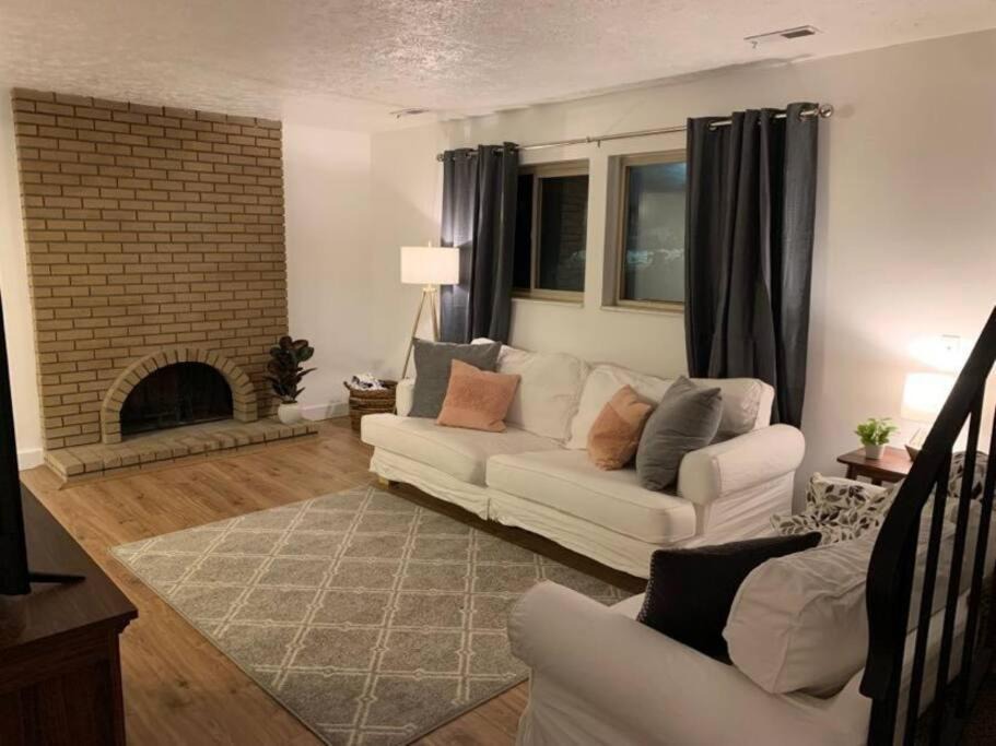 Photo of Livingroom in Midvale