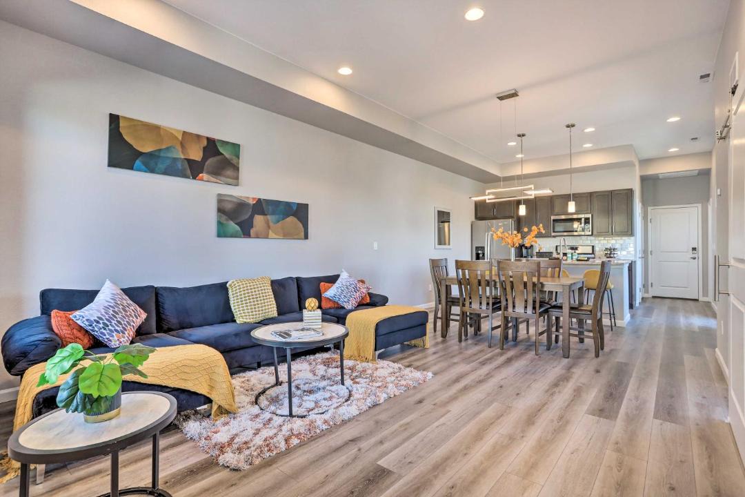 Photo of Livingroom in Dupont