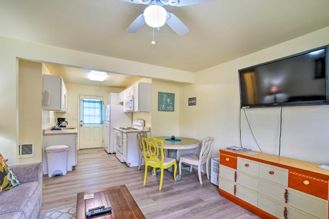 Photo of Livingroom in Winchester Bay