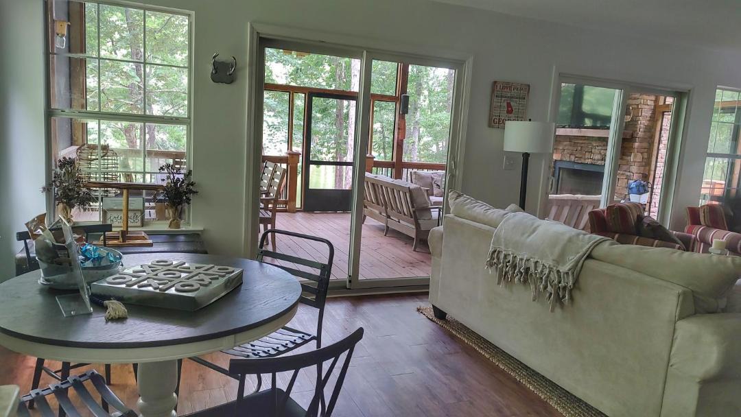 Photo of Livingroom in Lake Oconee