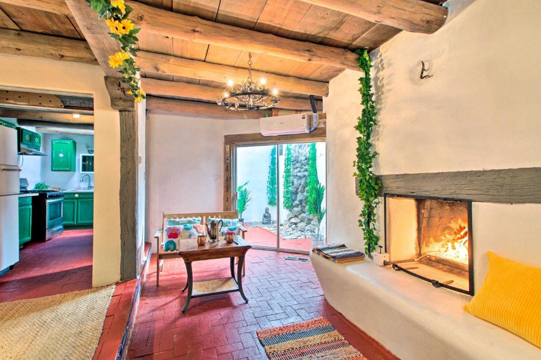 Photo of Livingroom in Los Ranchos de Albuquerque