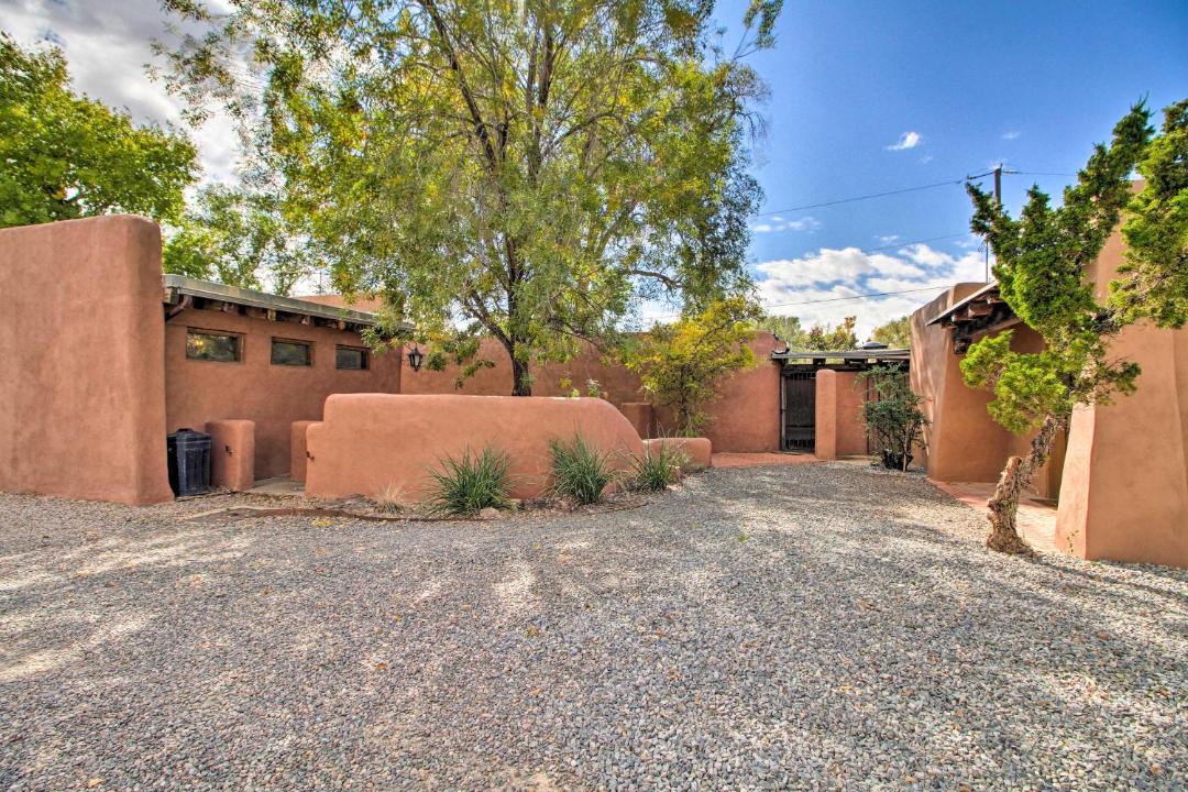 Photo of Buildings in Los Ranchos de Albuquerque