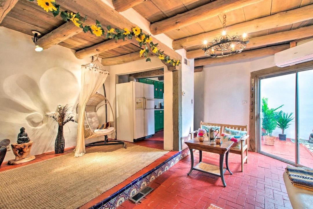 Photo of Livingroom in Los Ranchos de Albuquerque