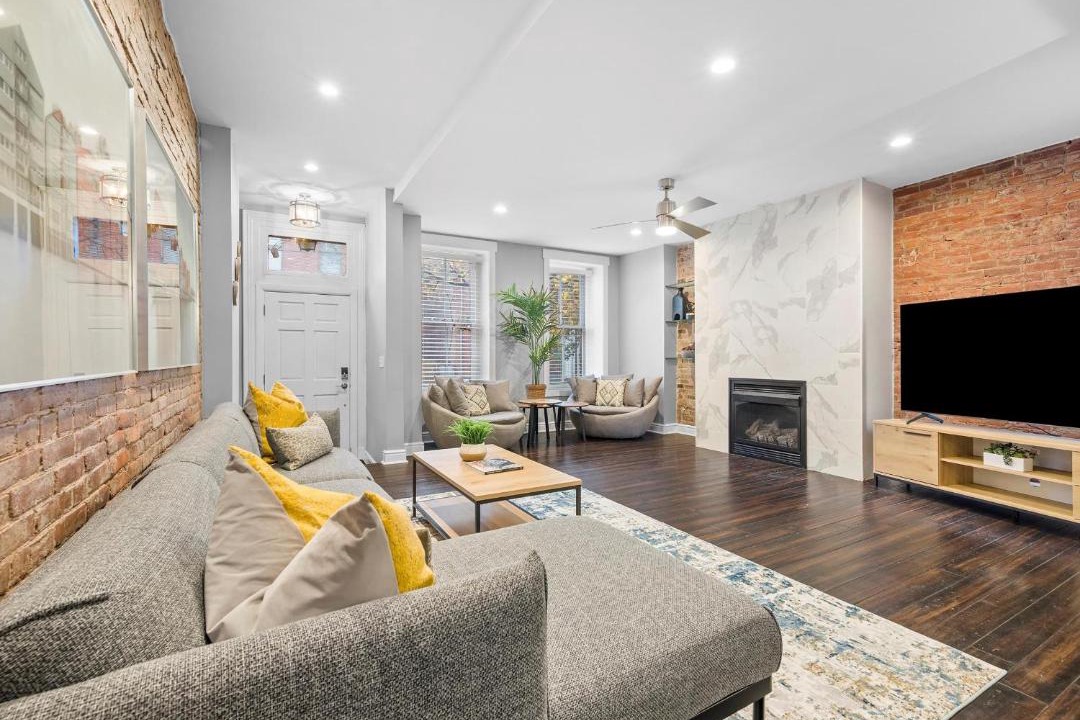 Photo of Livingroom in East Allegheny