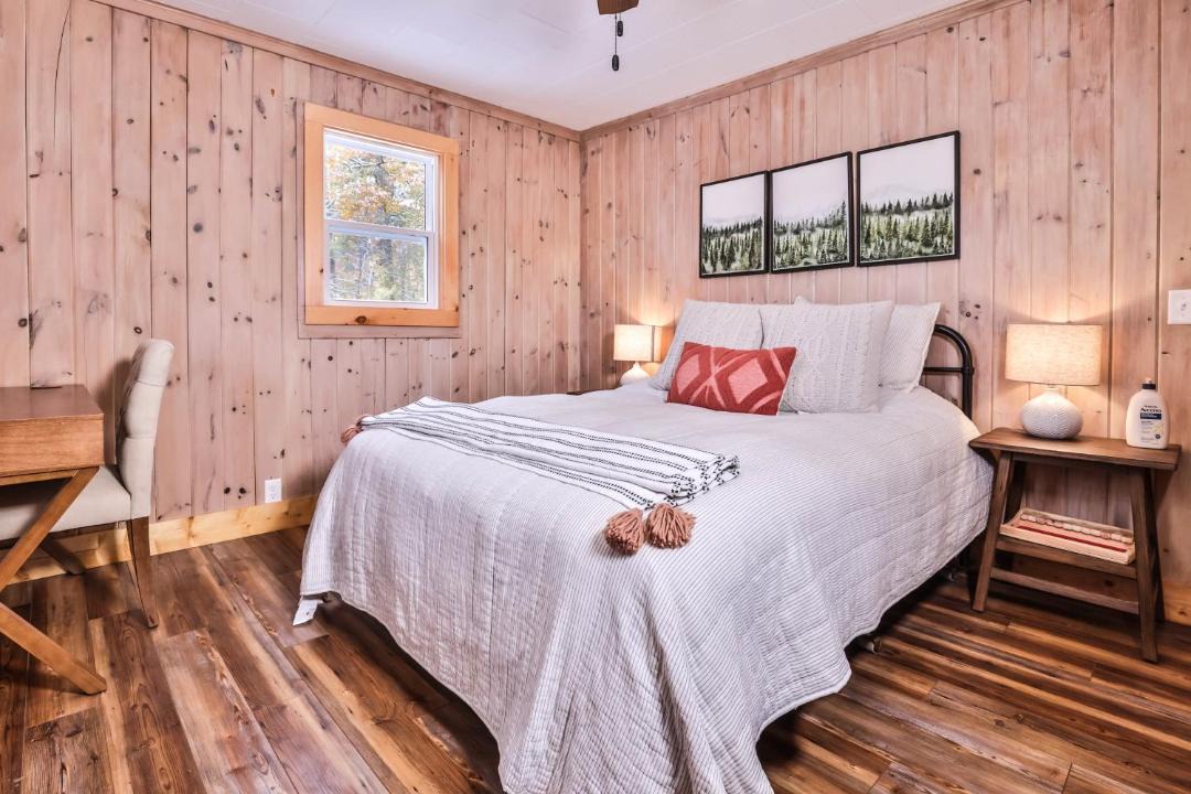 Photo of Bedroom in Sayner