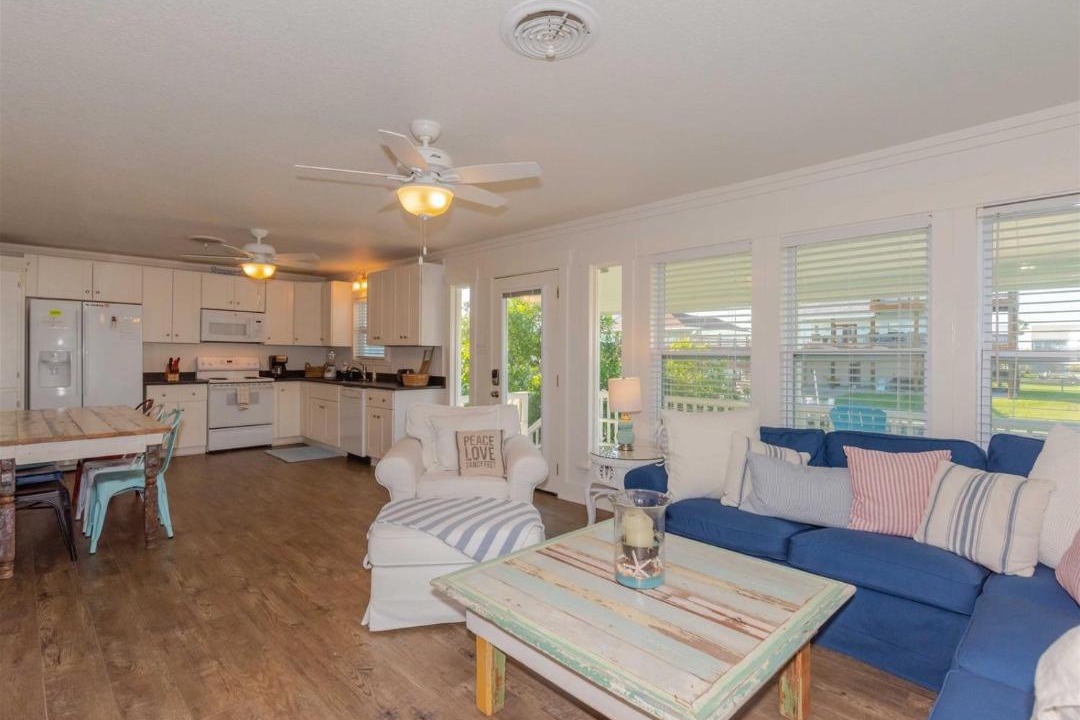 Photo of Livingroom in City-by-the Sea