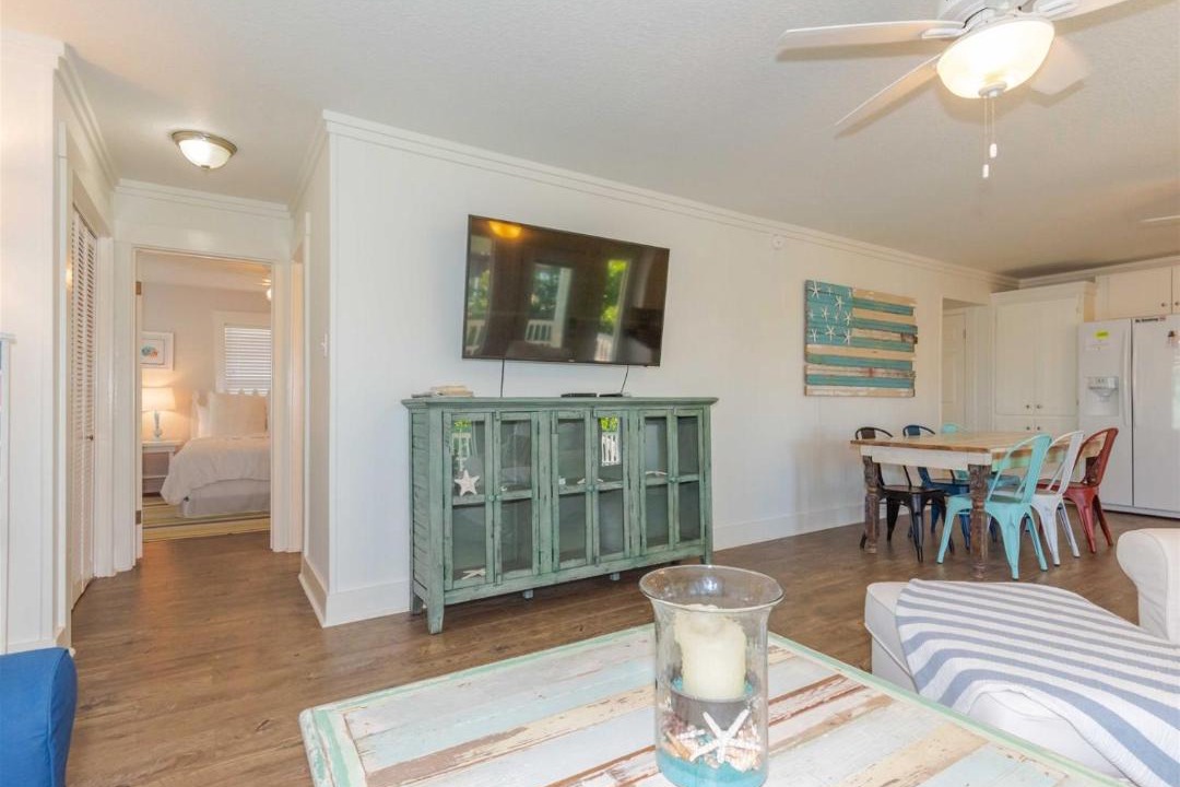 Photo of Livingroom in City-by-the Sea
