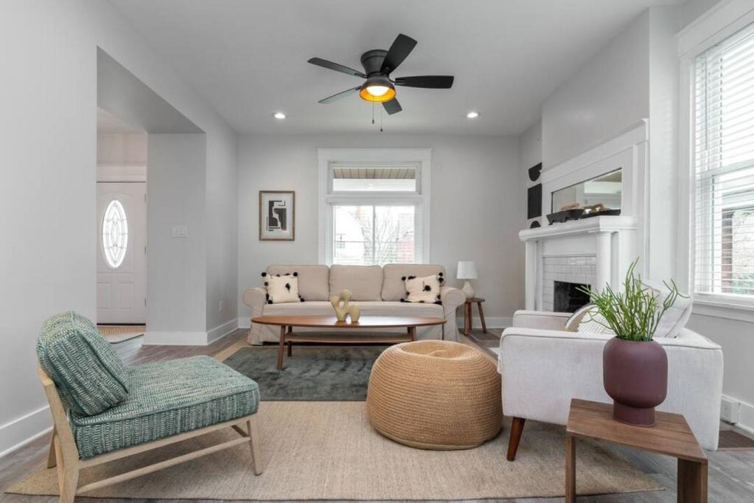 Photo of Livingroom in Mount Auburn