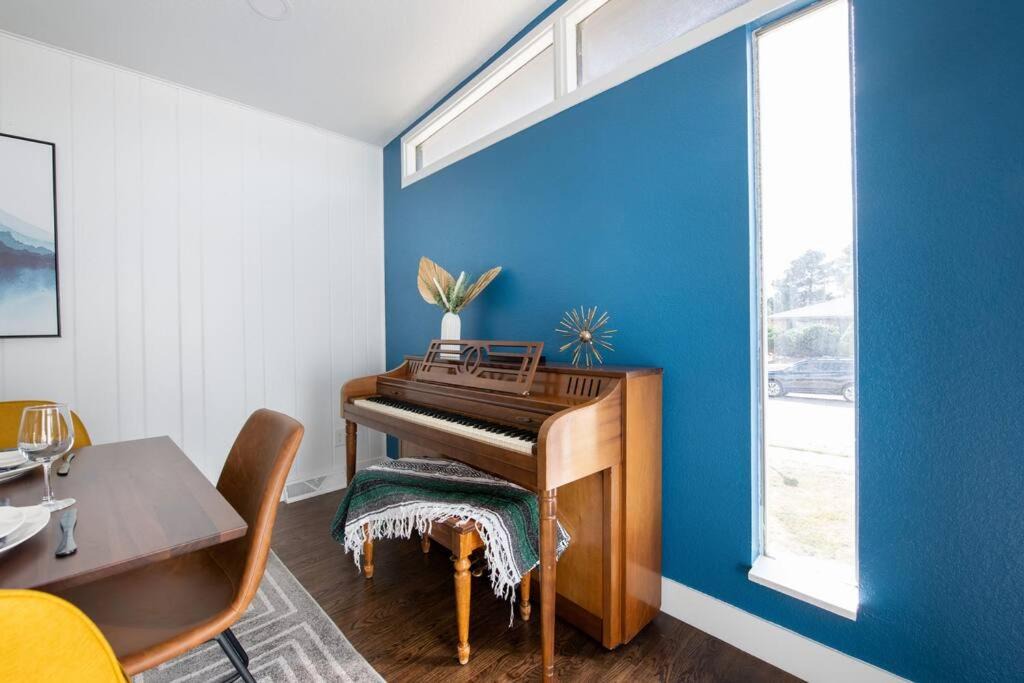Photo of Livingroom in Lamar Heights Area