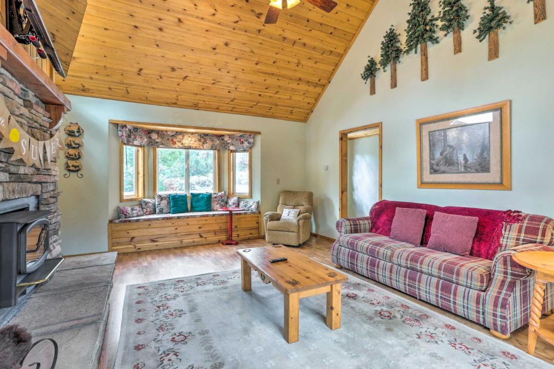 Photo of Livingroom in Whispering Forest