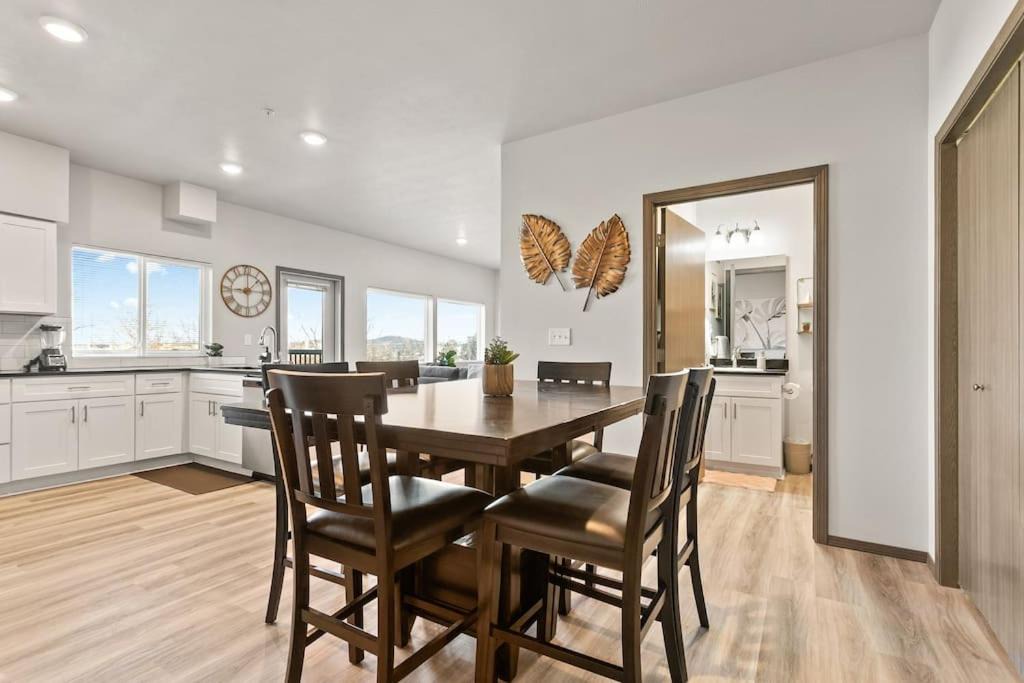 Photo of Livingroom in South Perry District