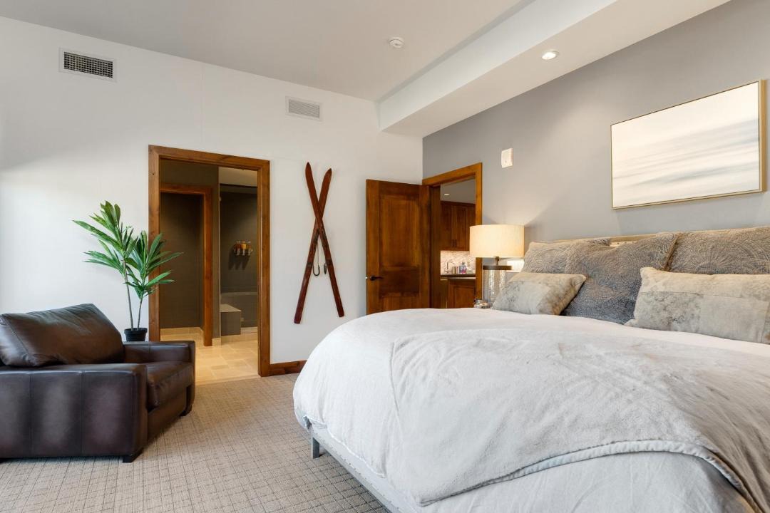 Photo of Bedroom in Lakeside Park