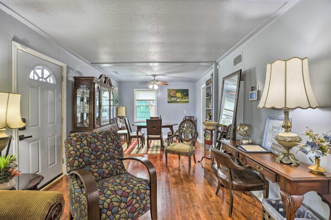 Photo of Livingroom in South Titusville