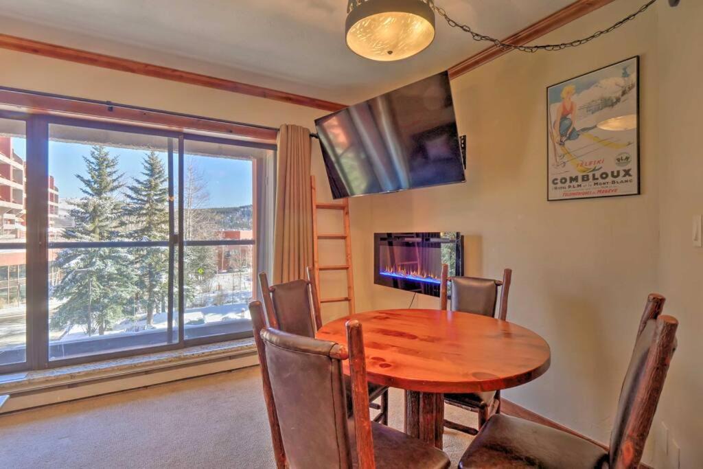 Photo of Livingroom in Peak 9