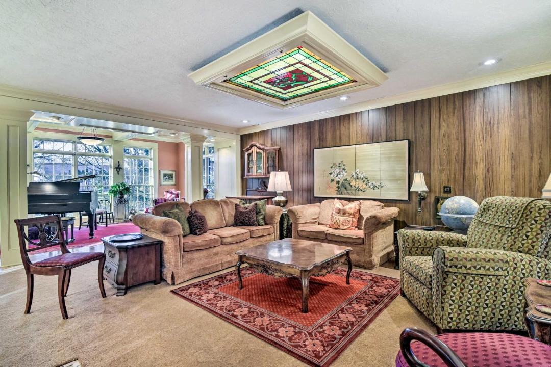 Photo of Livingroom in Hillsboro
