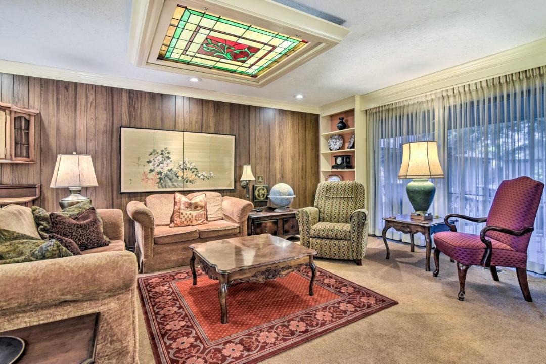 Photo of Livingroom in Hillsboro