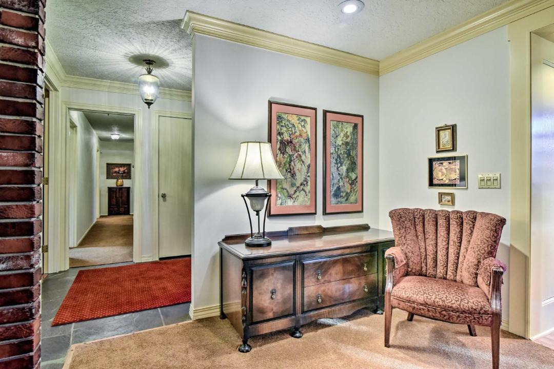 Photo of Livingroom in Hillsboro